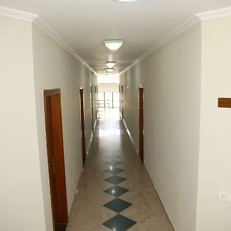 ホテル Mava ドゥラス